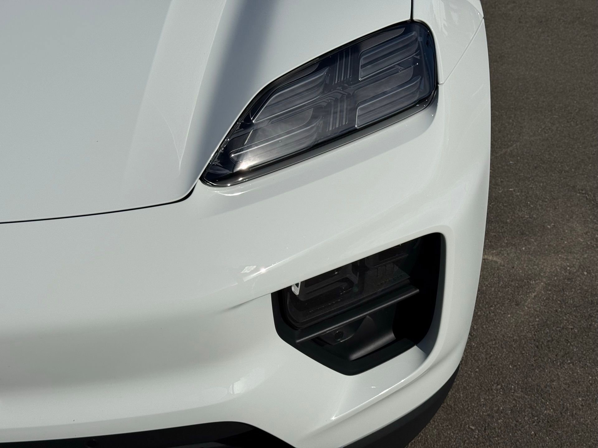 Used 2025 Porsche Macan 4 Electric image 11