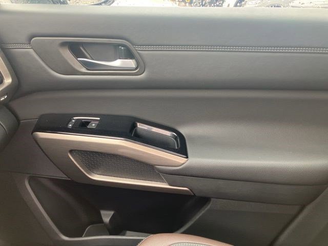 Used 2024 Nissan Pathfinder Platinum w/ Cargo Package image 23