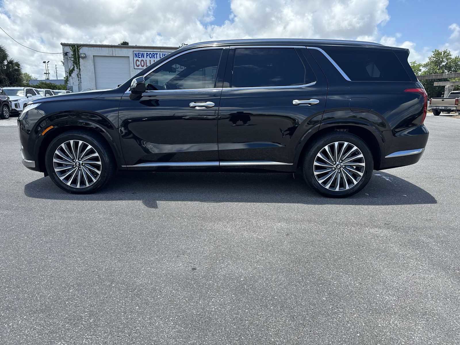 Used 2024 Hyundai Palisade Calligraphy AWD/4WD image 3