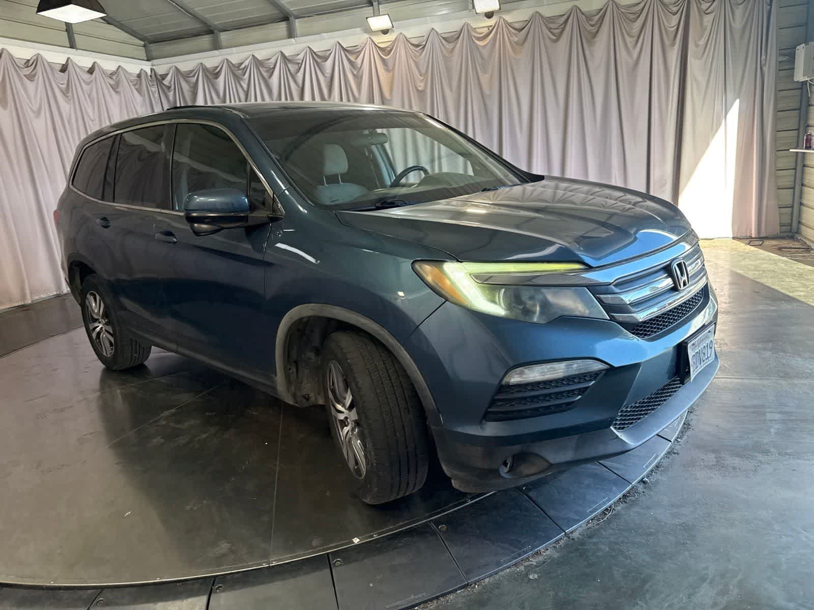 Used 2017 Honda Pilot EX image 3
