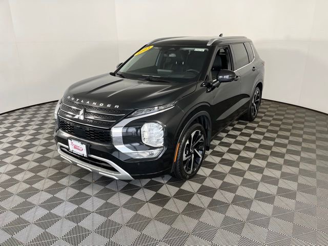 Used 2023 Mitsubishi Outlander SEL image 3