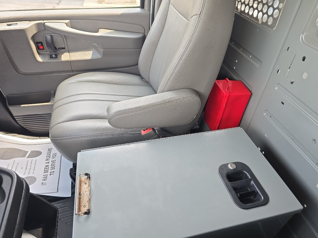 Used 2015 Chevrolet Express 2500 RWD image 29