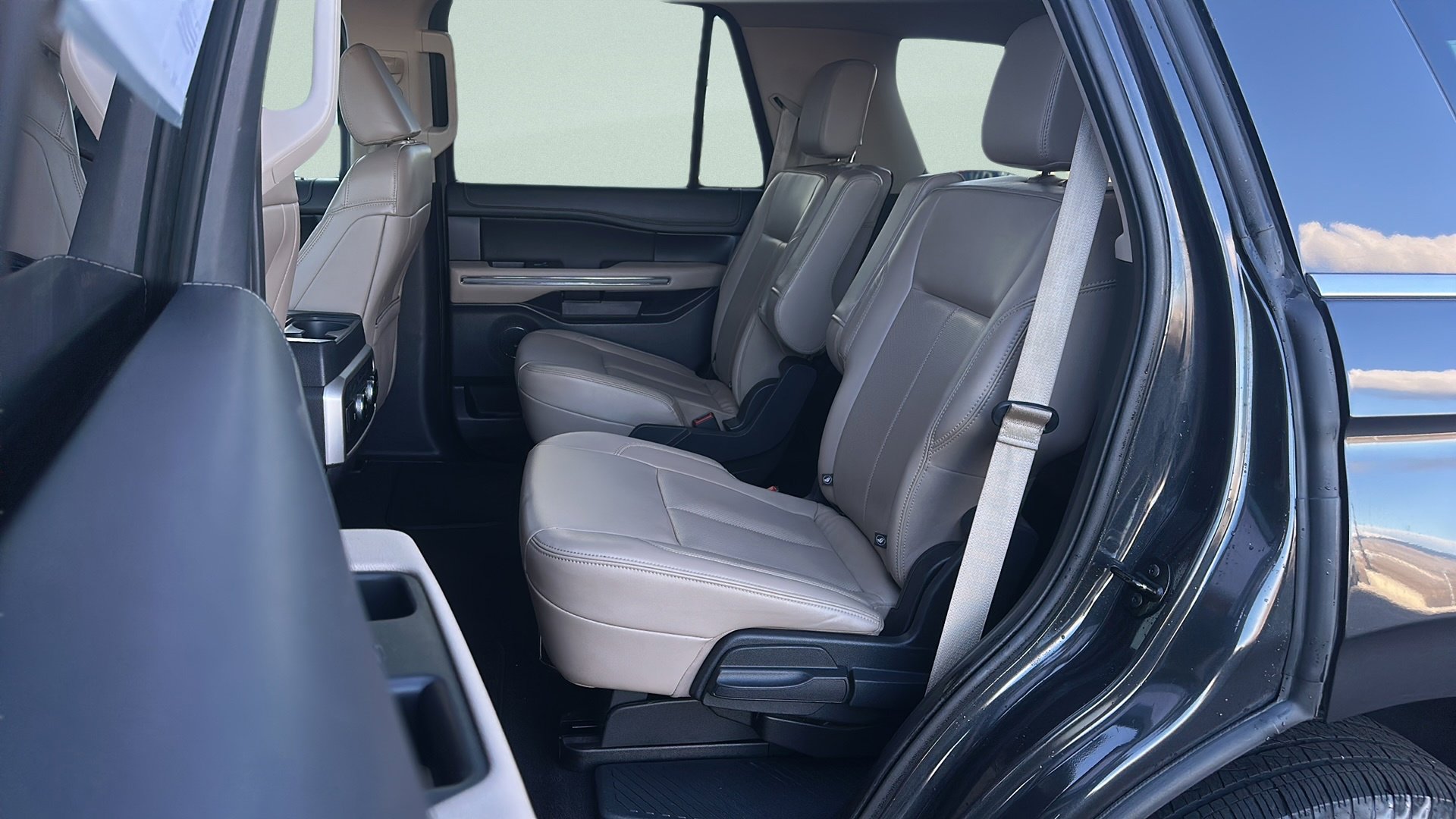 Used 2024 Ford Expedition XLT image 45