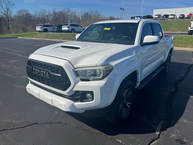 Used 2016 Toyota Tacoma TRD Sport w/ Premium & Technology Package image 7