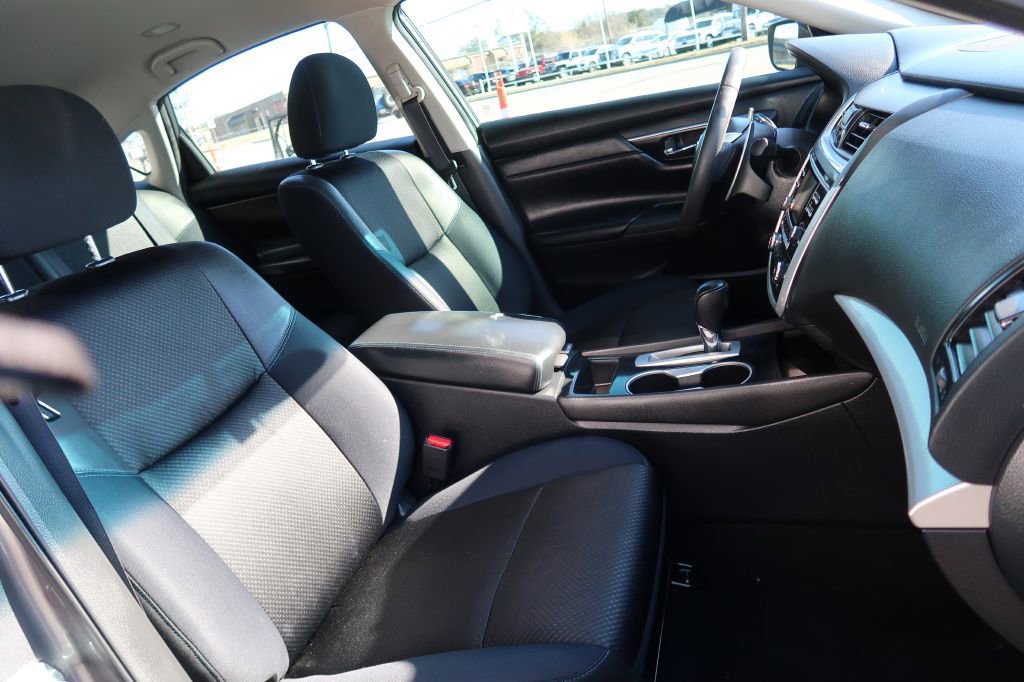 Used 2017 Nissan Altima 2.5 SR w/ Midnight Edition Package image 9