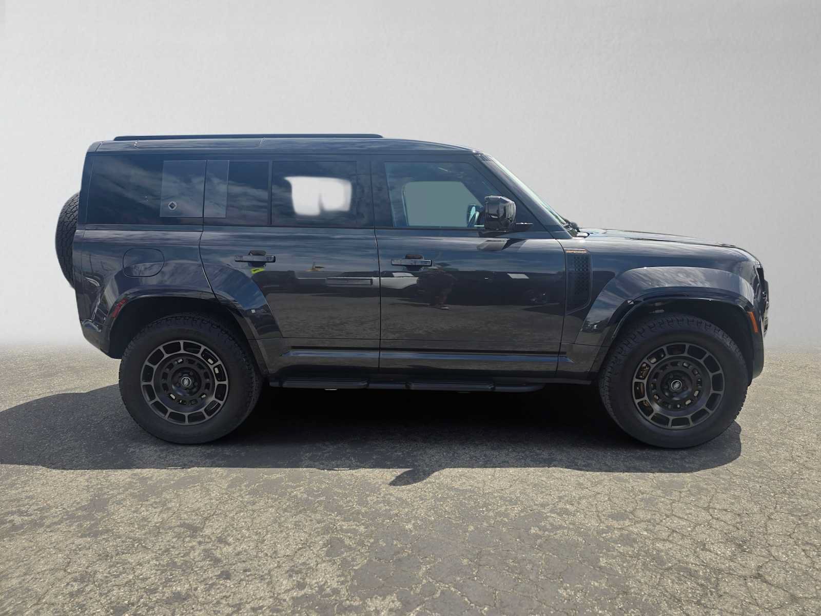 Used 2025 Land Rover Defender 110 AWD/4WD image 6