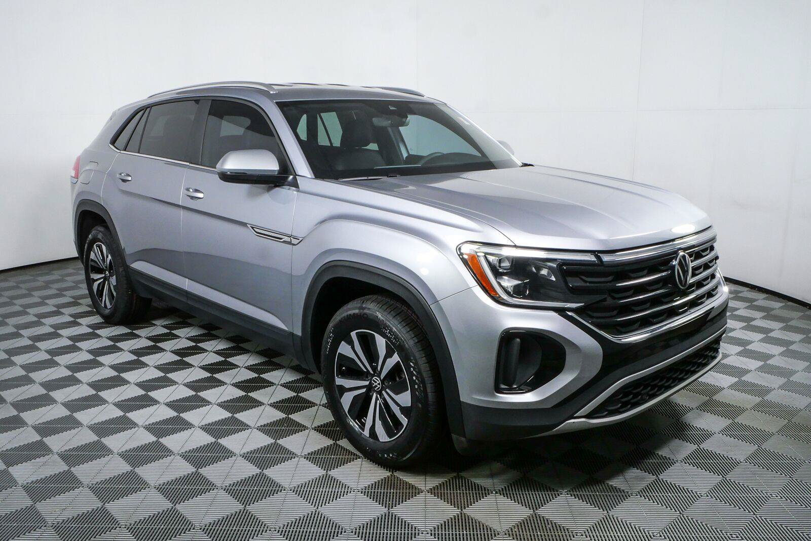Certified 2024 Volkswagen Atlas Cross Sport SE FWD image 37