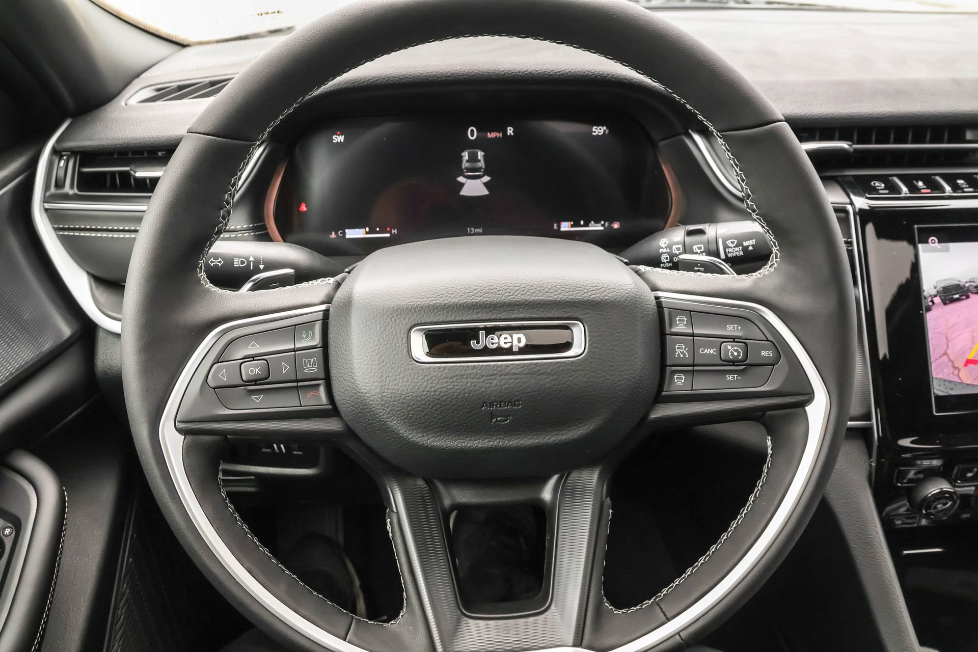 New 2025 Jeep Grand Cherokee Altitude image 28