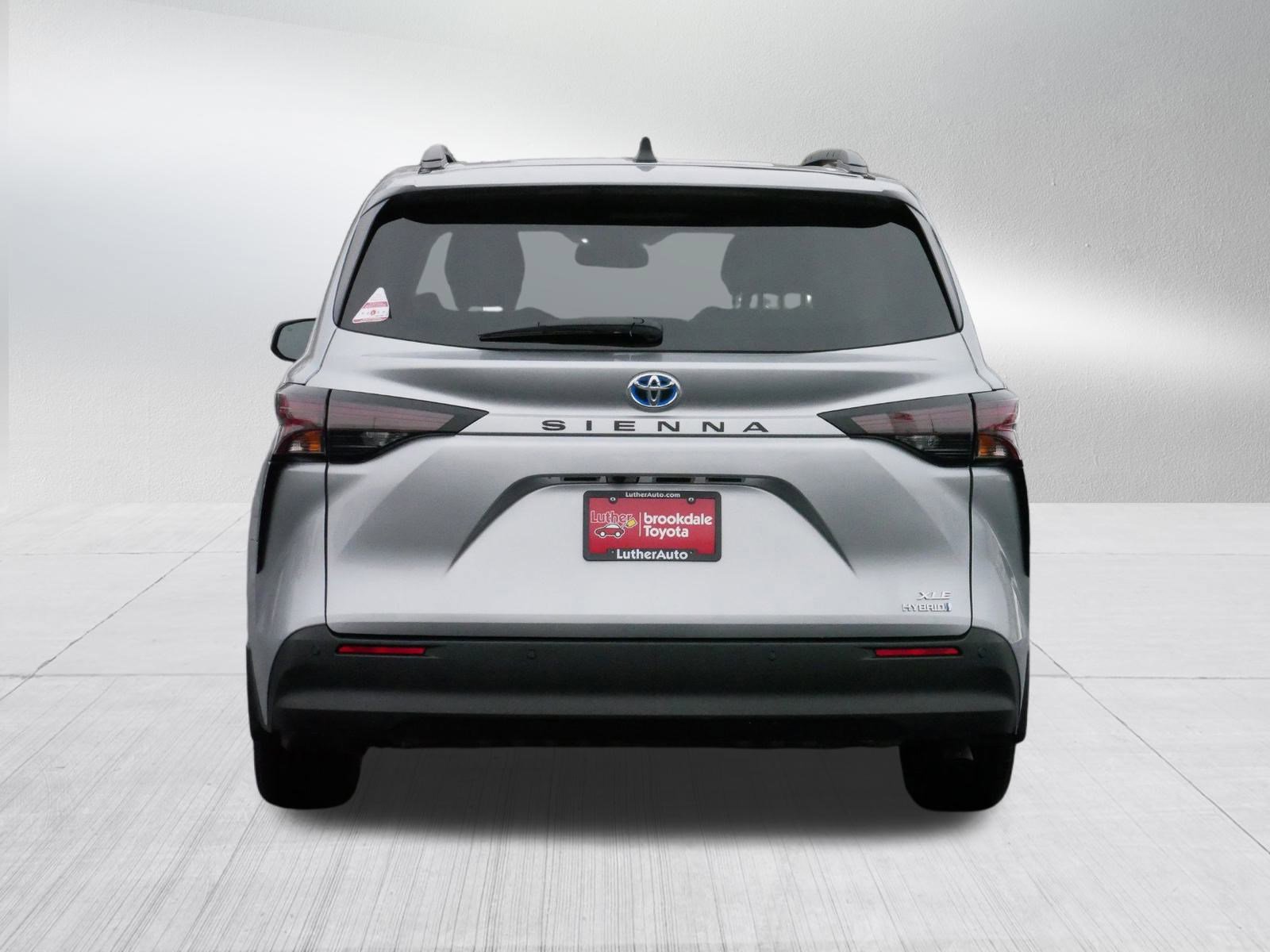 New 2024 Toyota Sienna XLE image 6