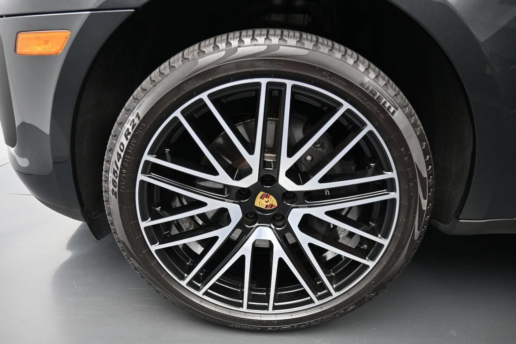 Certified 2026 Porsche Macan AWD/4WD image 9