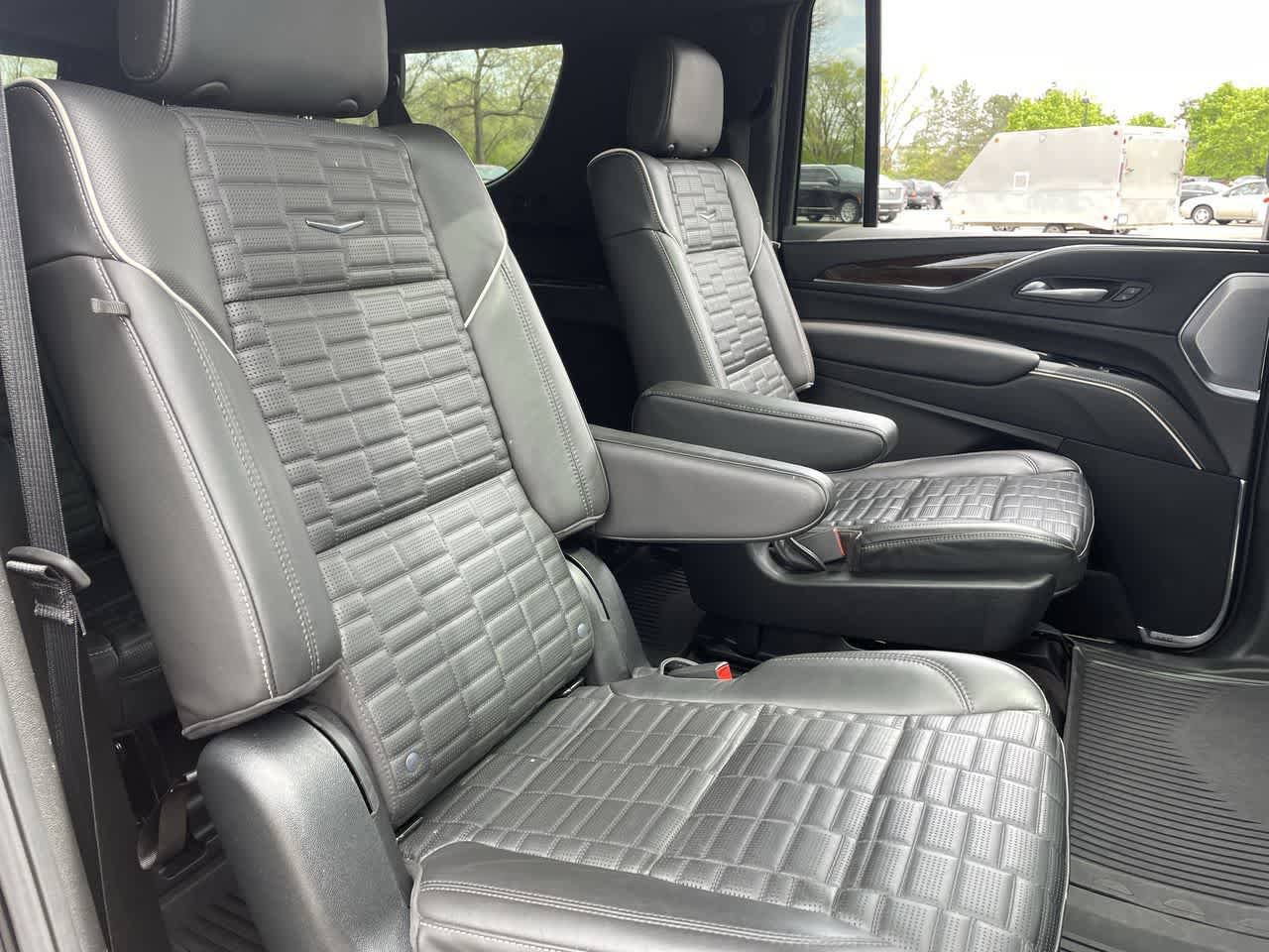 Used 2024 Cadillac Escalade ESV Sport Platinum w/ LPO, ONYX Package AWD/4WD image 15
