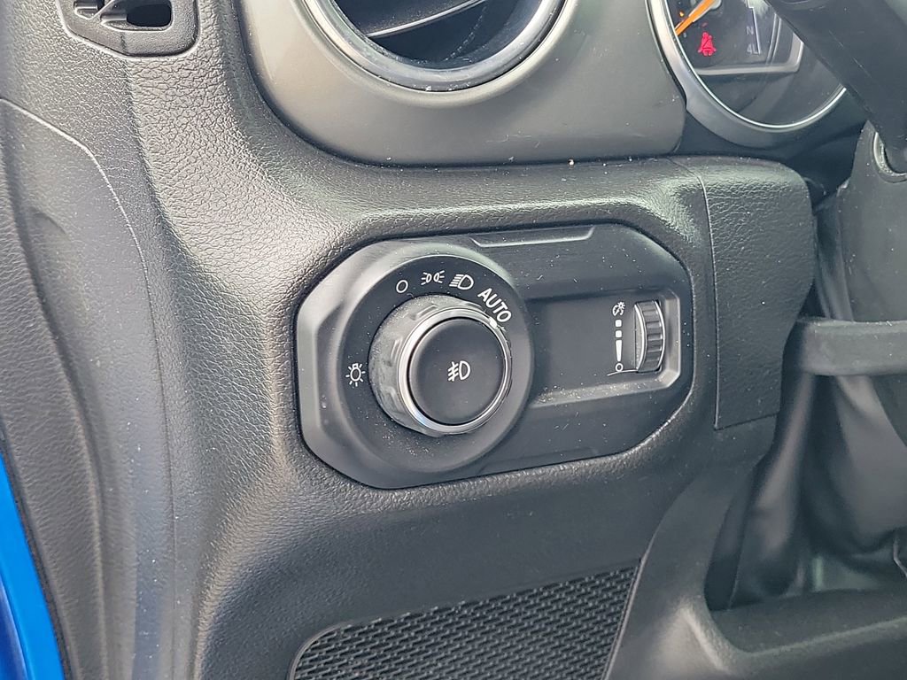 Used 2023 Jeep Wrangler Unlimited Sahara AWD/4WD image 21