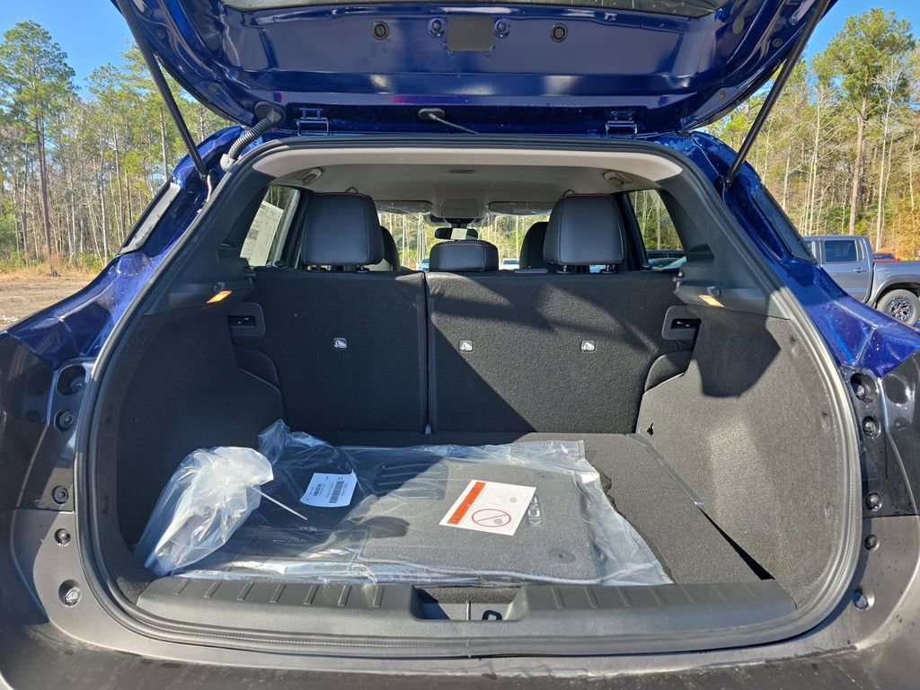 New 2026 Nissan Kicks SR FWD image 16