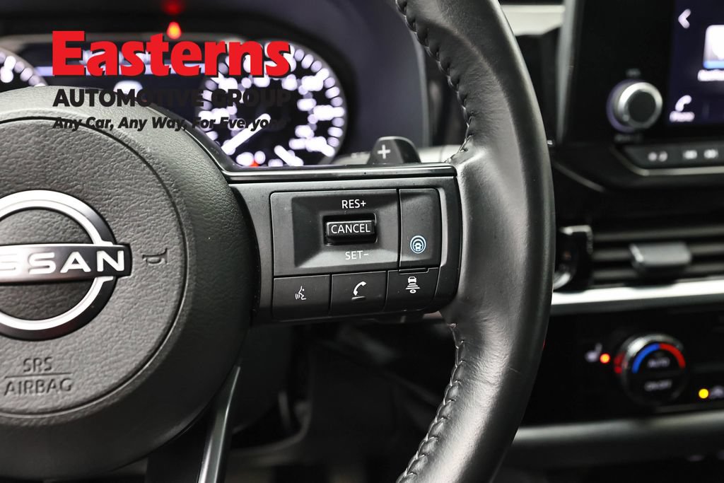 Used 2025 Nissan Pathfinder SV FWD image 16