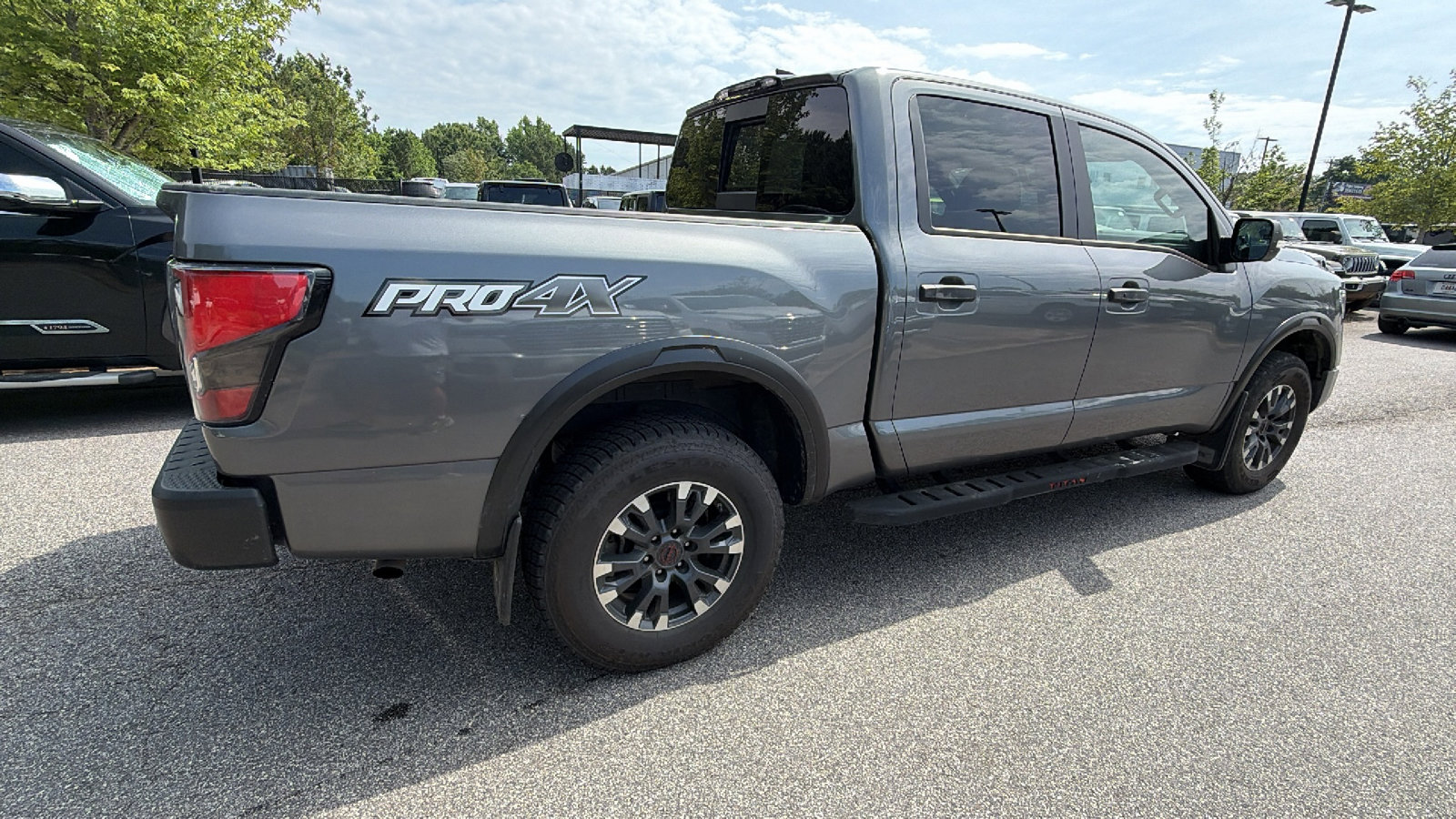 Used 2024 Nissan Titan PRO-4X w/ Pro-4x Convenience Package AWD/4WD image 8