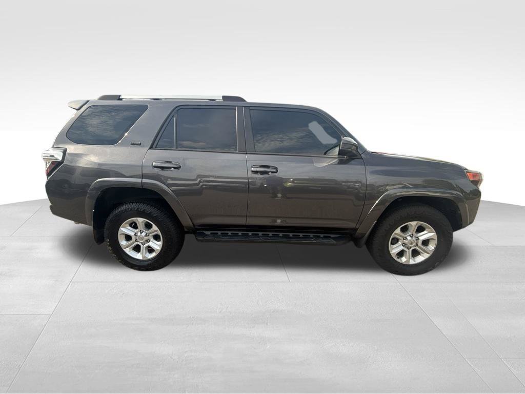 Used 2022 Toyota 4Runner SR5 AWD/4WD image 7