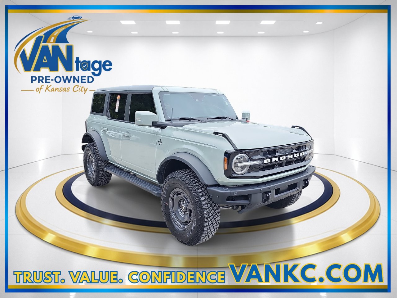 Used 2024 Ford Bronco Outer Banks AWD/4WD image 3