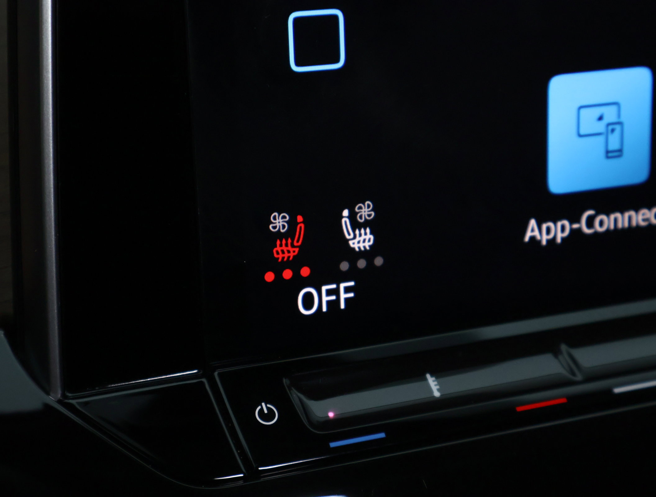 Used 2025 Volkswagen Atlas SE image 6