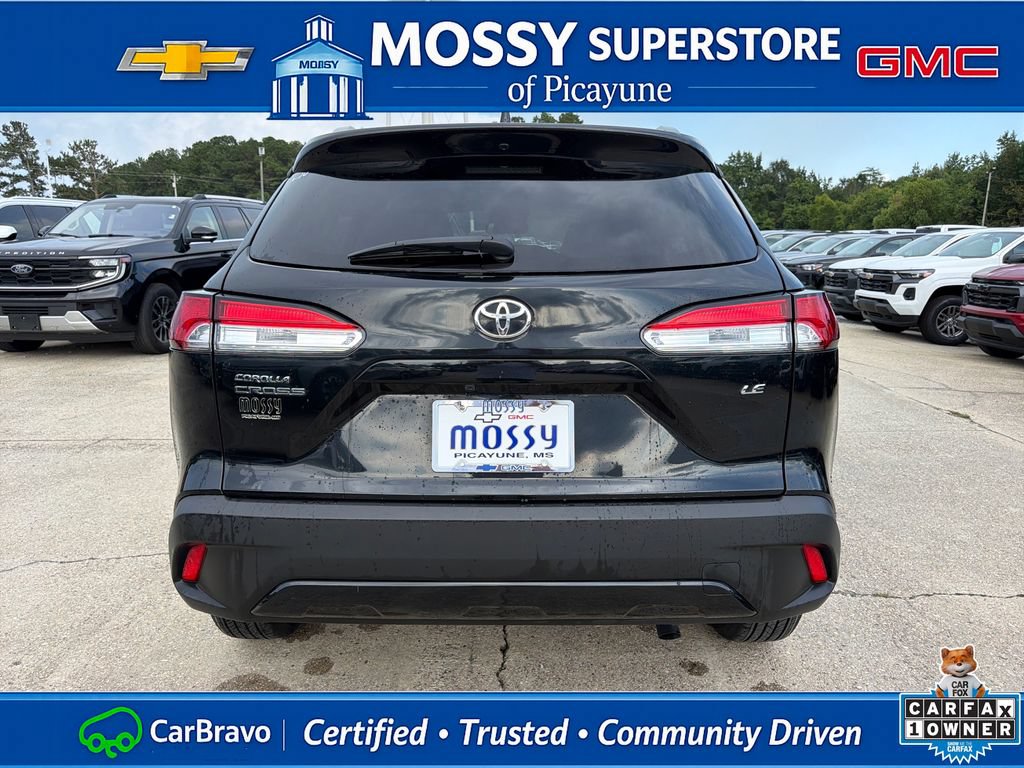 Used 2025 Toyota Corolla Cross LE FWD image 5