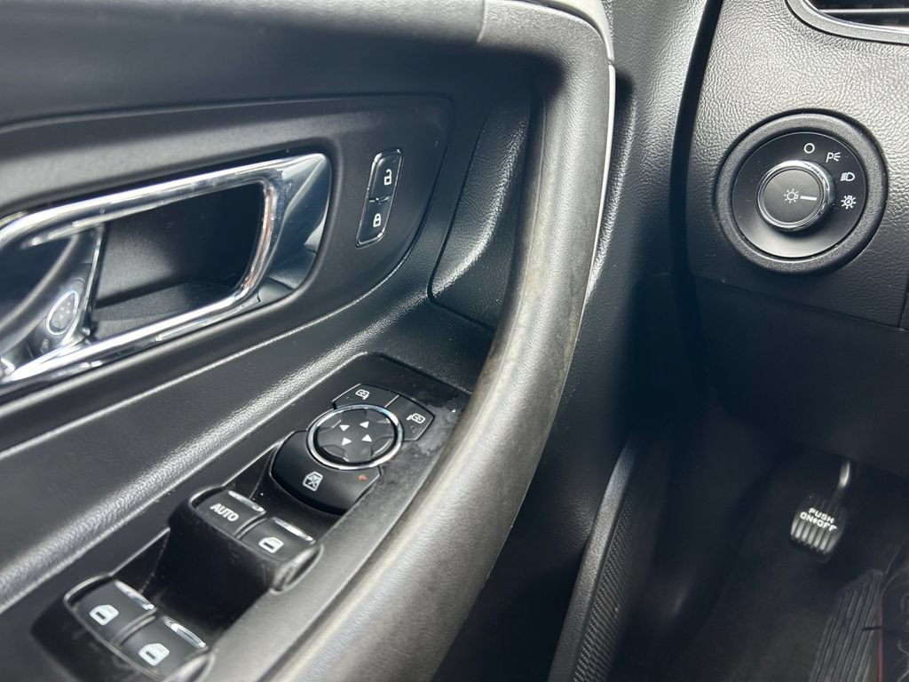 Used 2015 Ford Taurus SEL FWD image 27