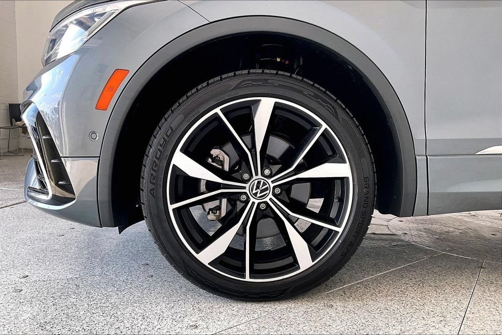 Used 2022 Volkswagen Tiguan SEL R-Line AWD/4WD image 10