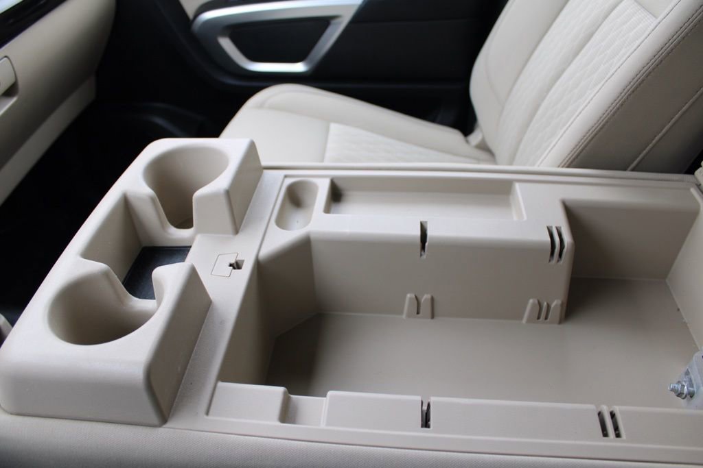 Used 2017 Nissan Titan SV image 38