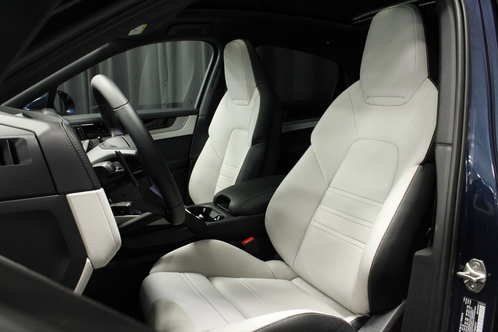 New 2026 Porsche Cayenne Coupe AWD/4WD image 5