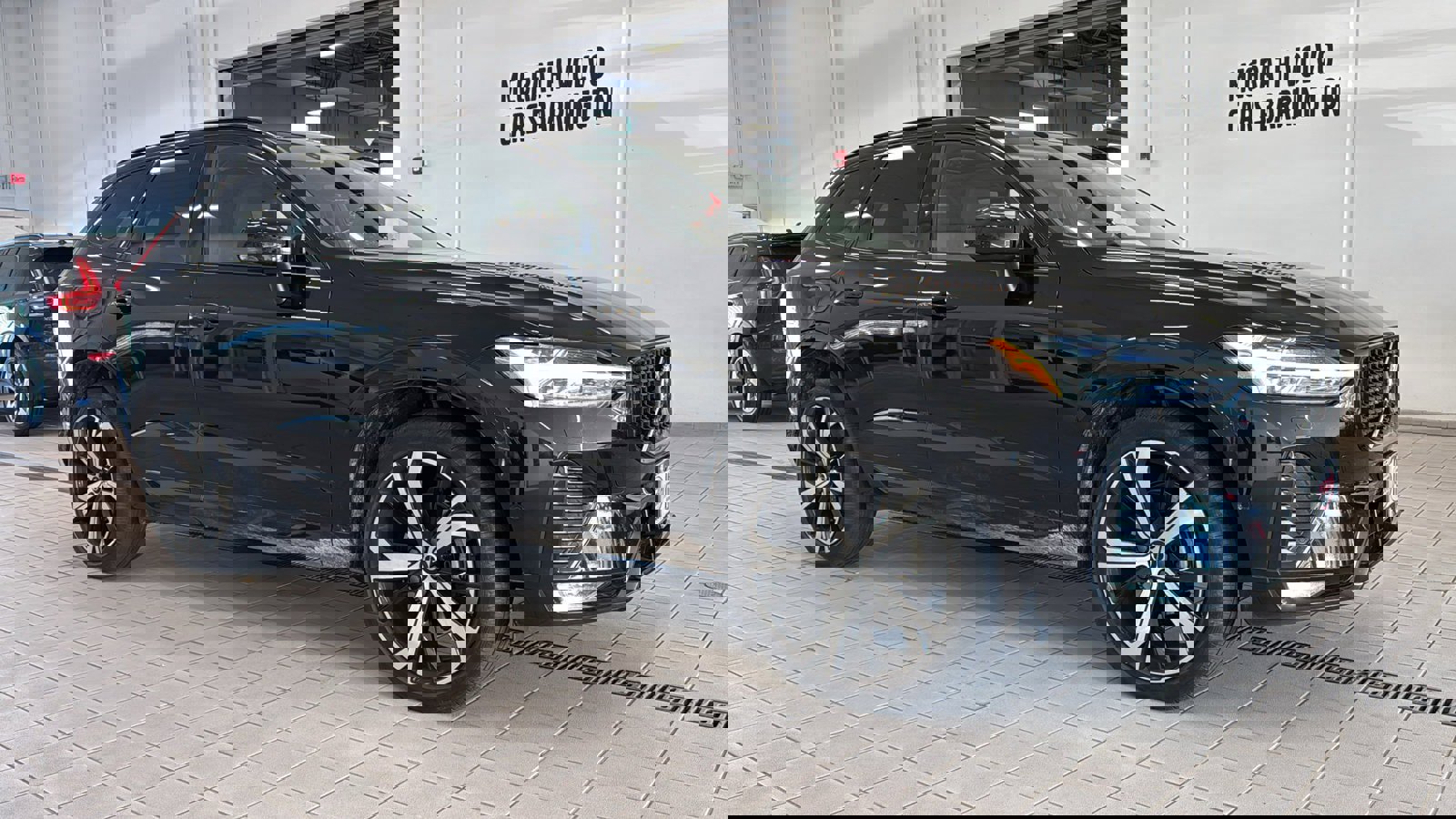 Certified 2023 Volvo XC60 B5 Ultimate w/ Climate Package image 3