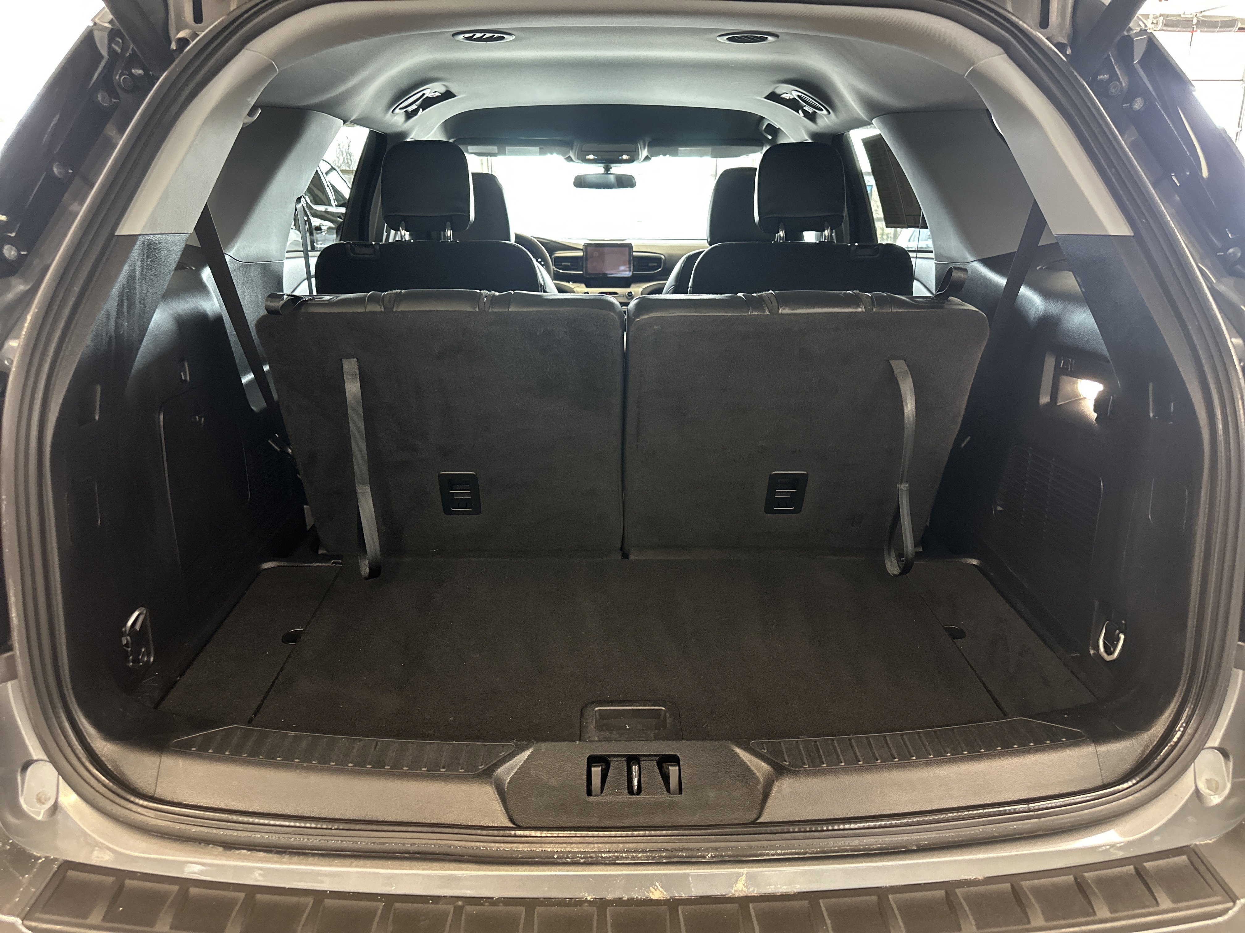 Used 2023 Ford Explorer XLT w/ Equipment Group 202A image 7