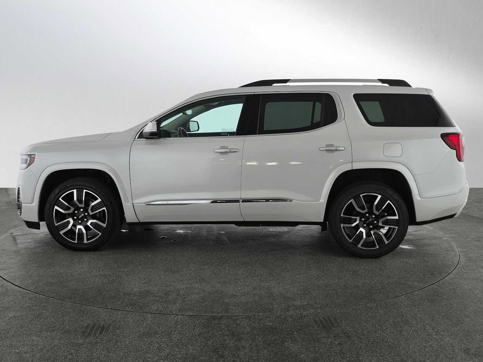 Used 2022 GMC Acadia Denali w/ Denali Ultimate Package image 6