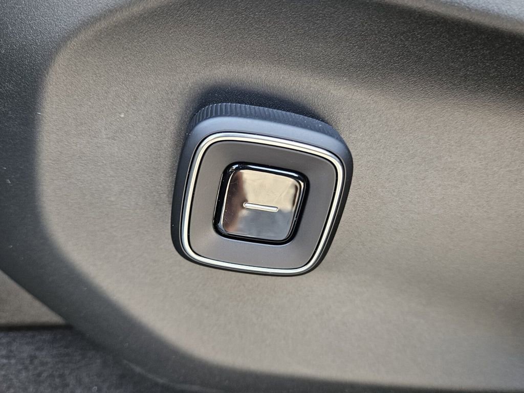New 2025 Volvo EX90 Plus AWD/4WD image 22