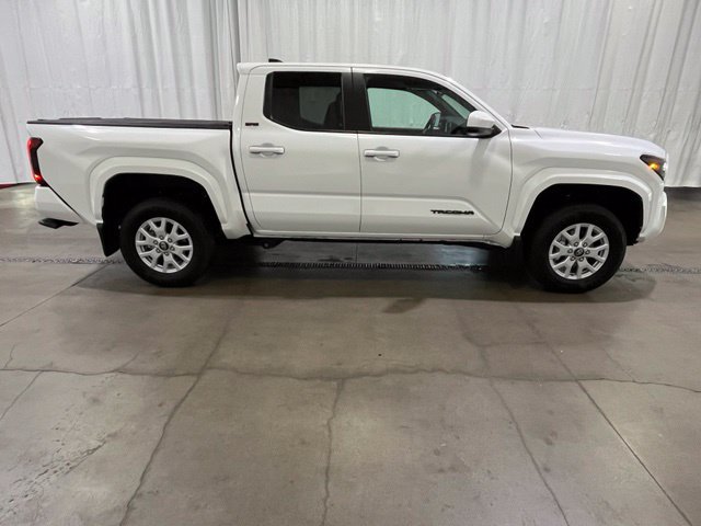 Certified 2025 Toyota Tacoma SR5 AWD/4WD image 2