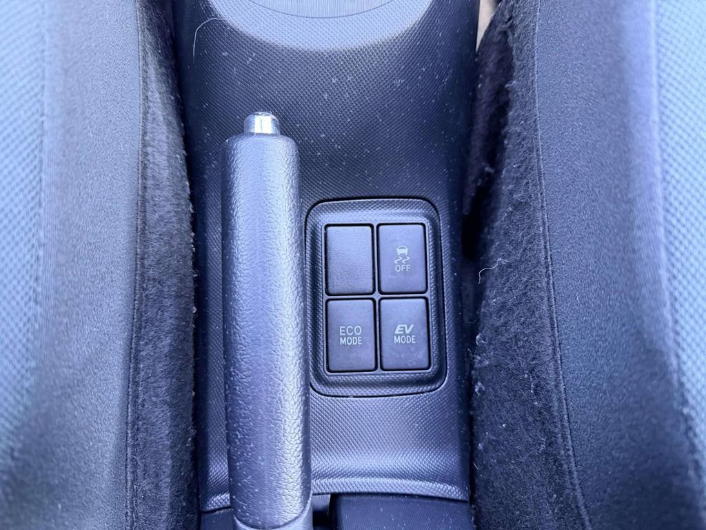 Certified 2016 Toyota Prius C Two image 6