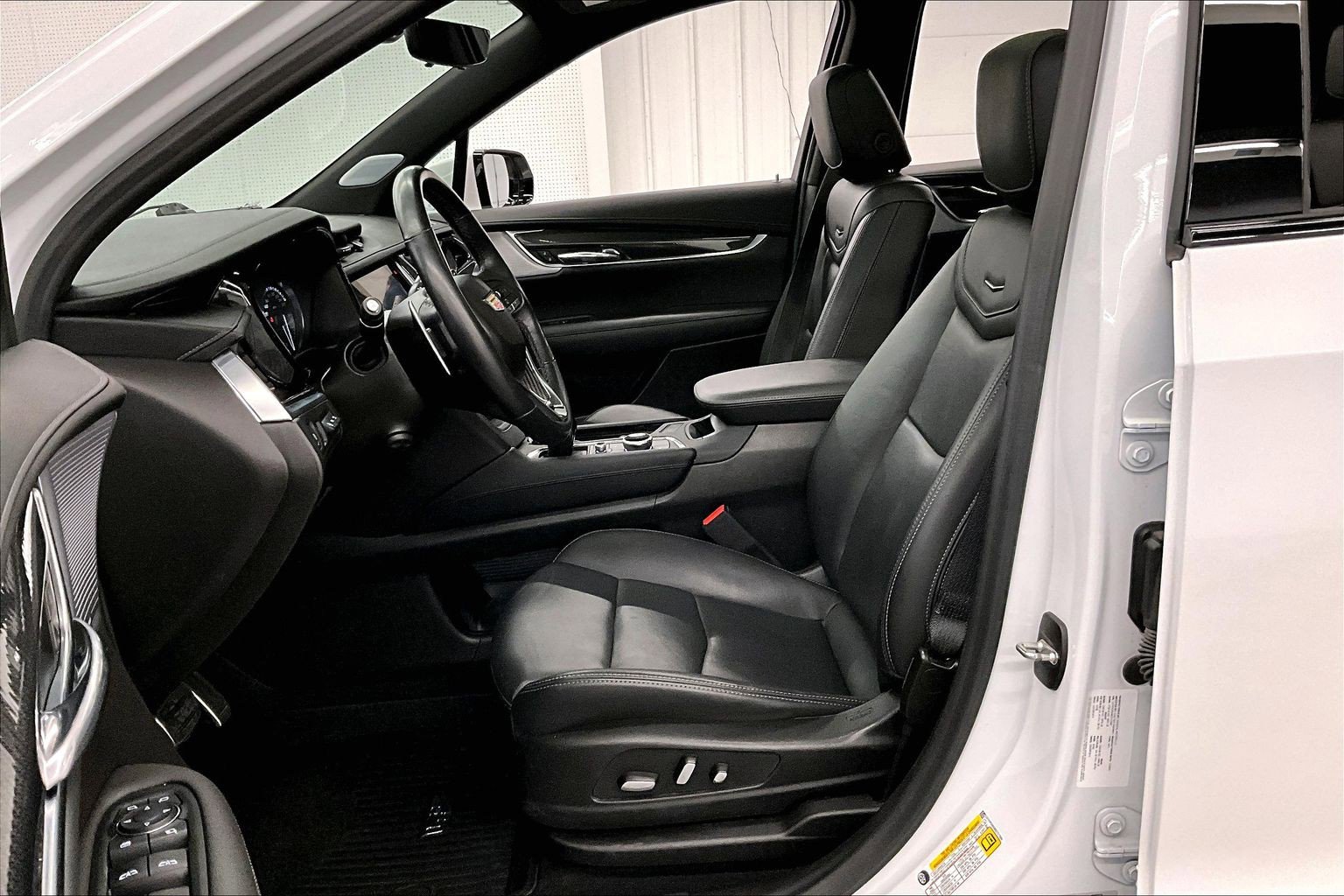 Used 2024 Cadillac XT6 Sport w/ LPO, ONYX Package AWD/4WD image 24