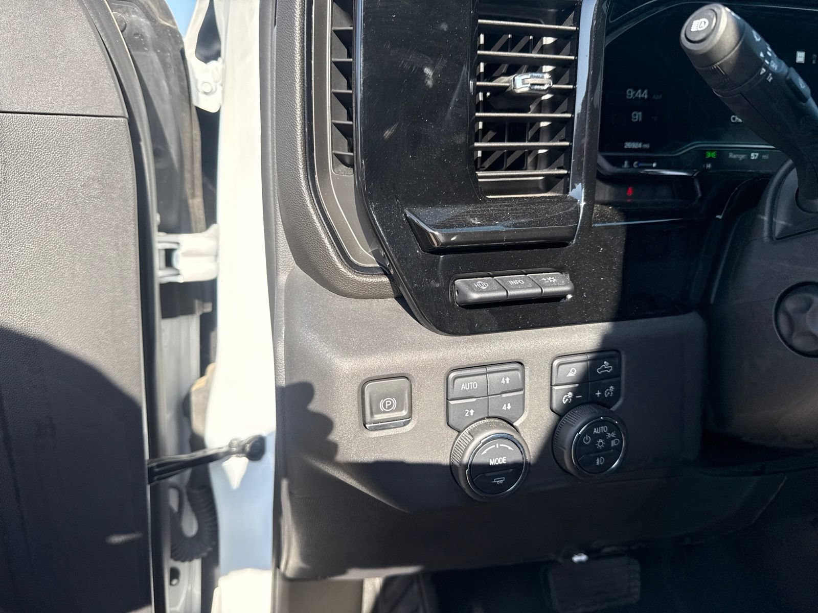 Used 2022 Chevrolet Silverado 1500 ZR2 w/ Technology Package AWD/4WD image 22