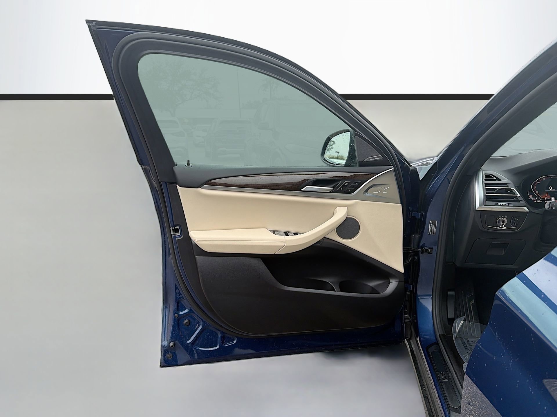 Certified 2025 BMW X4 xDrive30i image 23