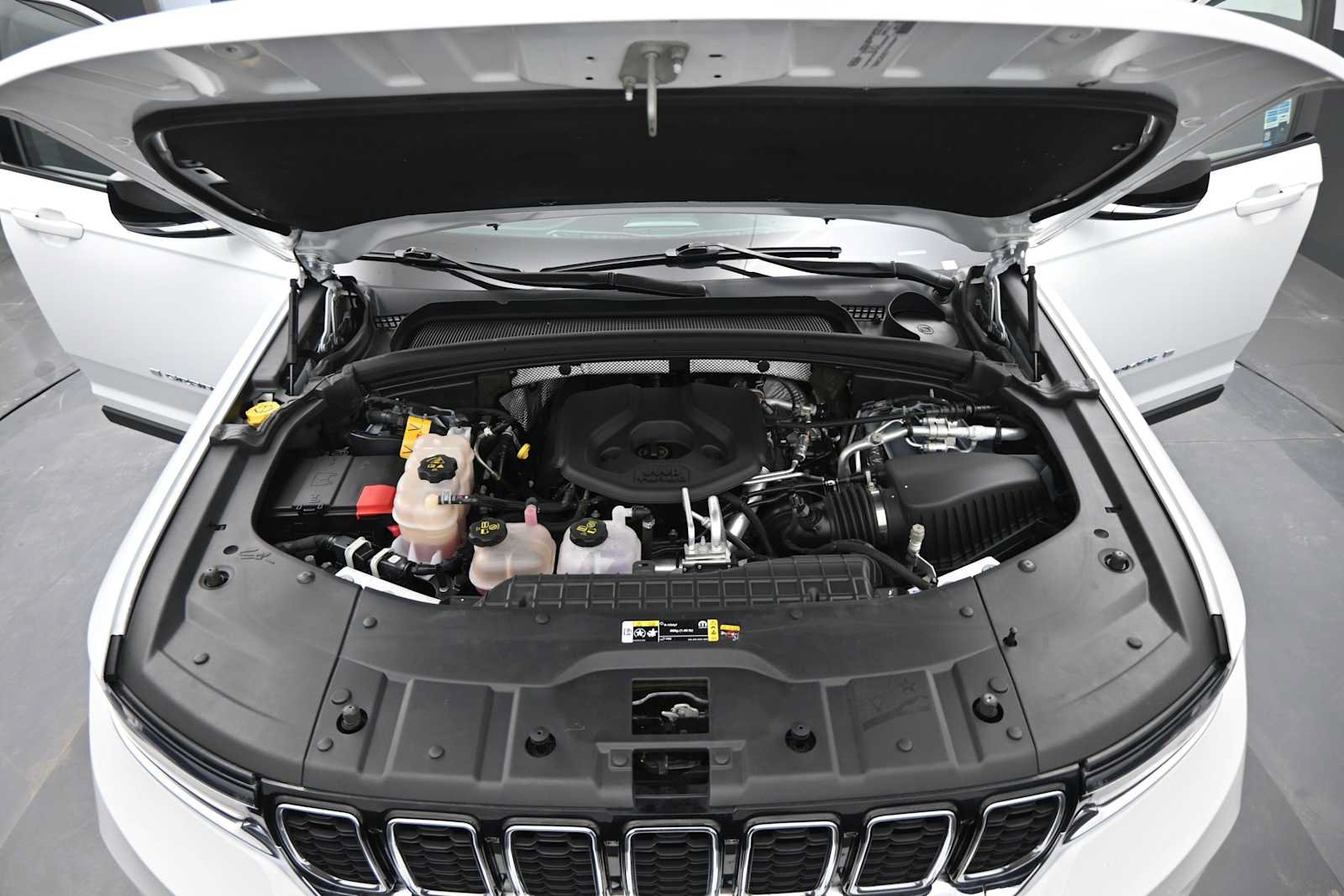Used 2024 Jeep Grand Cherokee Limited 4xe AWD/4WD image 24