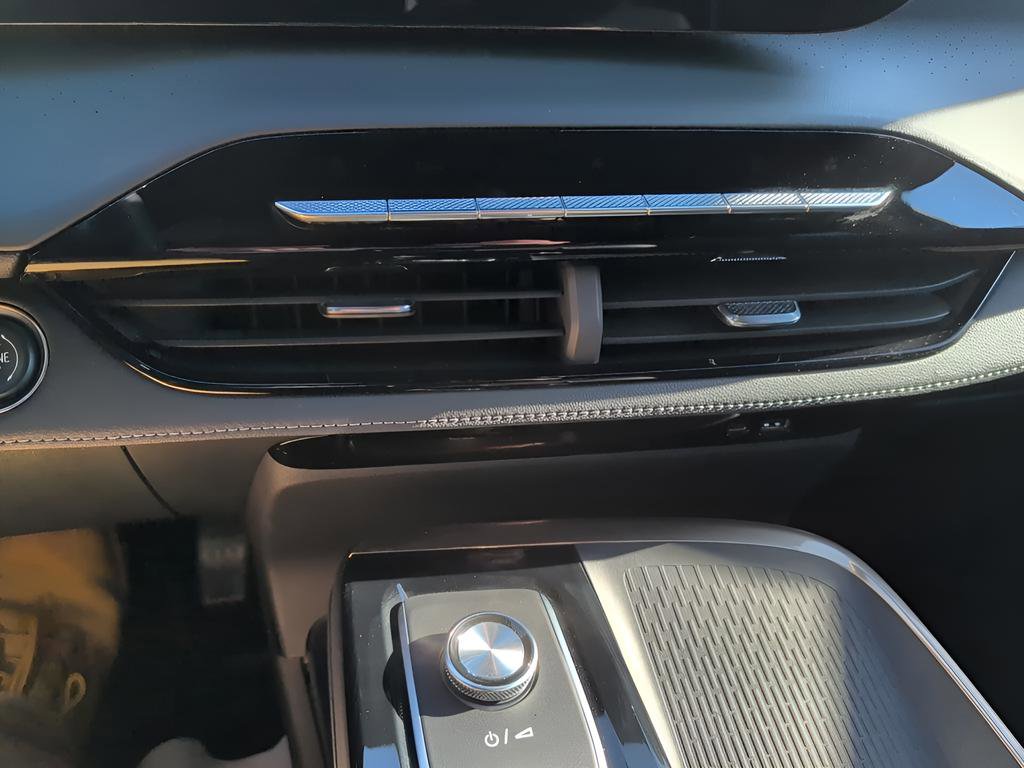 Used 2025 Buick Enclave Avenir w/ Super Cruise Package image 23