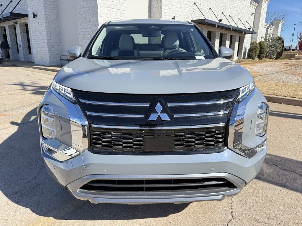 New 2026 Mitsubishi Outlander SE image 2