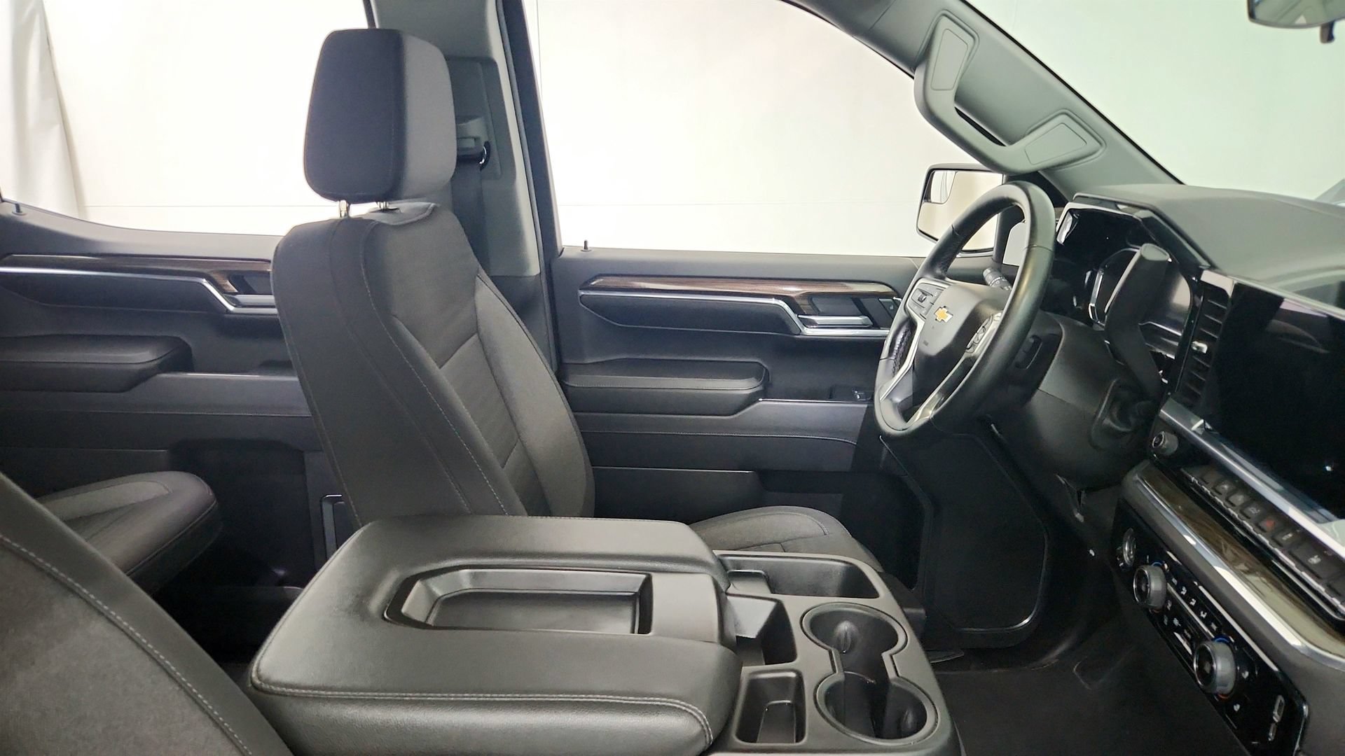 Certified 2024 Chevrolet Silverado 1500 LT AWD/4WD image 29