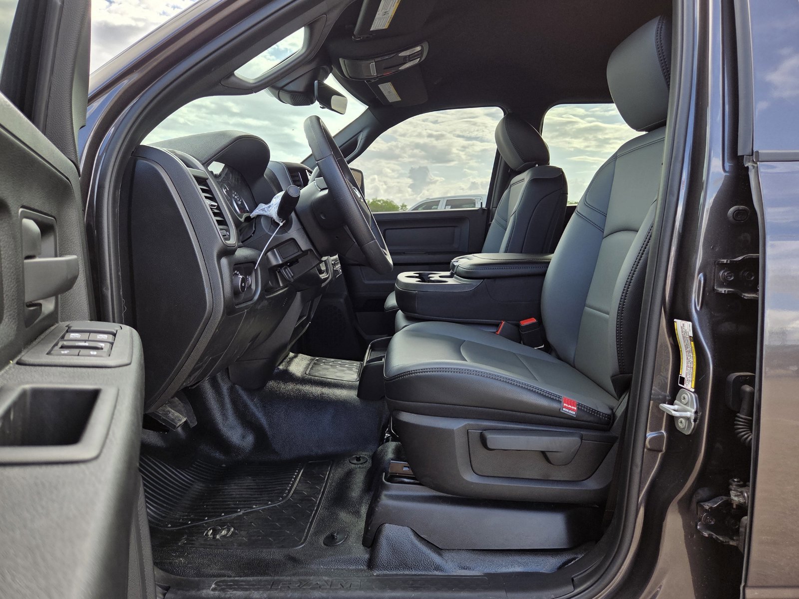 New 2026 RAM 3500 Tradesman AWD/4WD image 15
