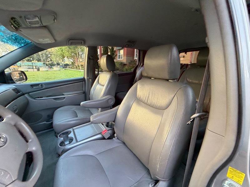 Used 2010 Toyota Sienna LE FWD image 25
