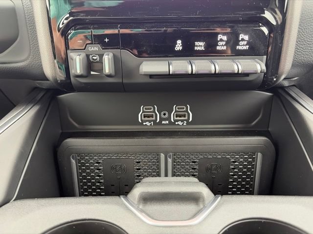 New 2026 RAM 3500 Big Horn AWD/4WD image 22