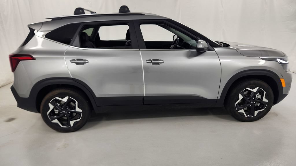 Used 2024 Kia Seltos EX AWD/4WD image 2