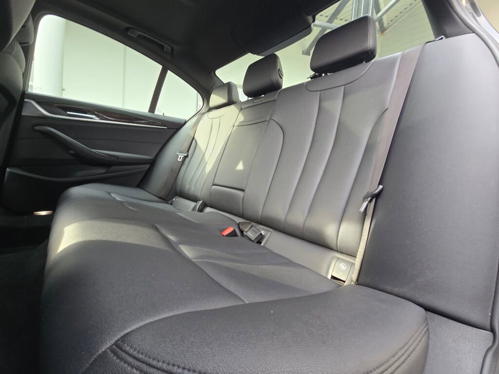 Used 2018 BMW 530e xDrive AWD/4WD image 15