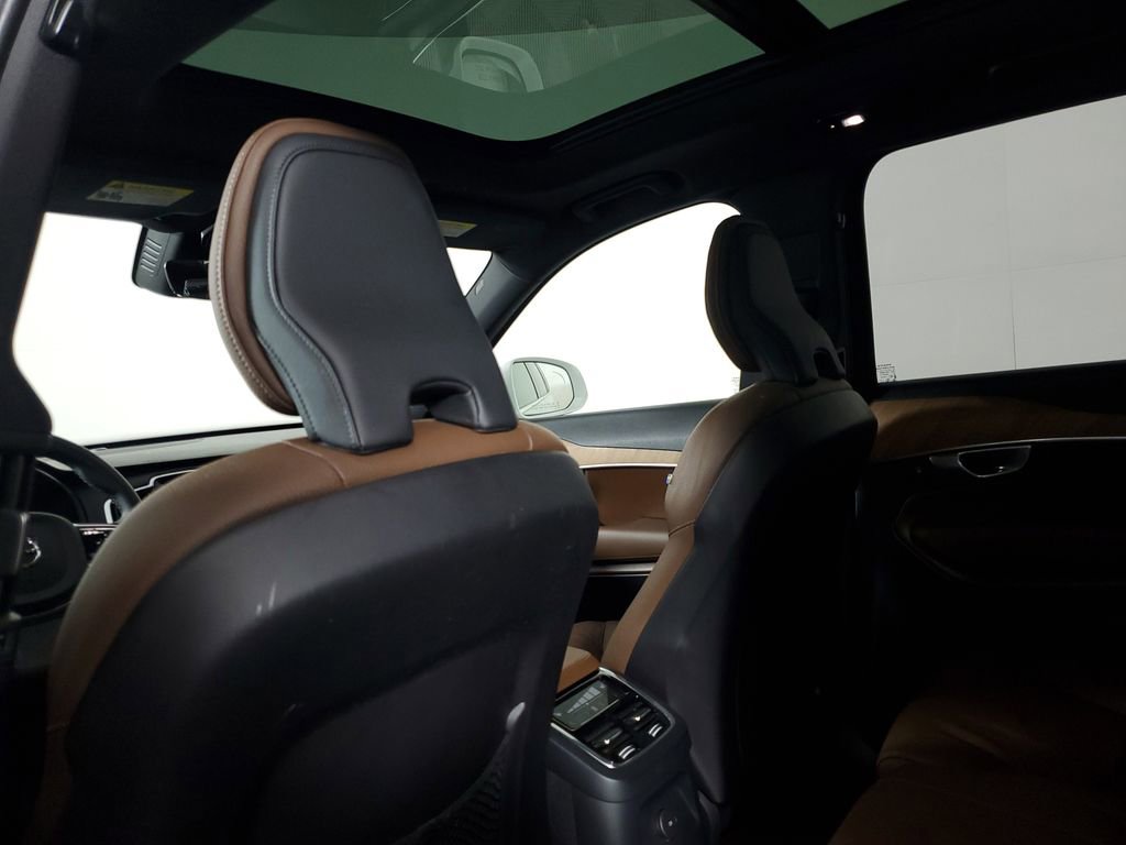 Used 2024 Volvo XC90 T8 Plus image 16