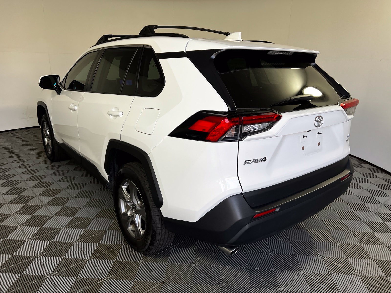 Used 2025 Toyota RAV4 XLE w/ Convenience Package AWD/4WD image 7