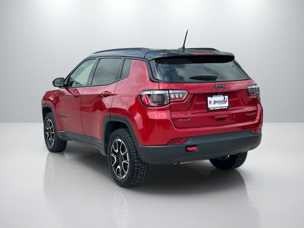 Used 2025 Jeep Compass Trailhawk AWD/4WD image 7
