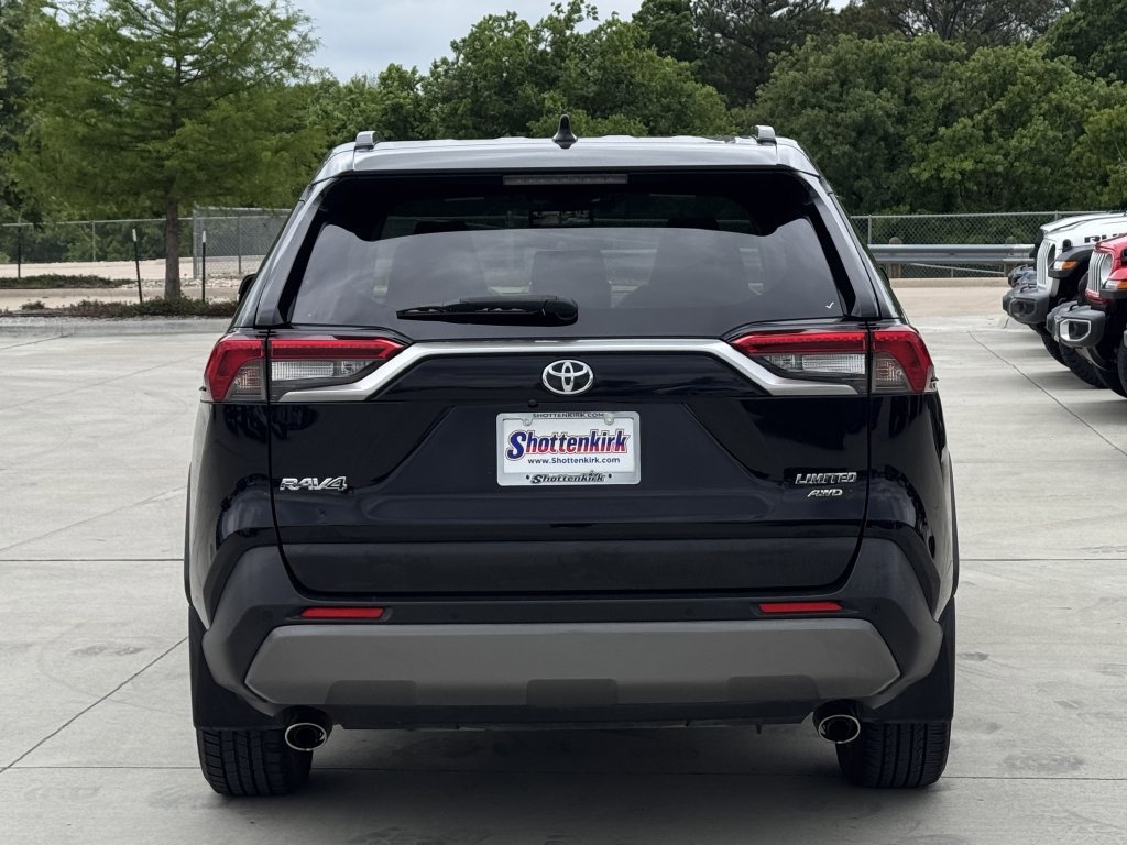 Used 2019 Toyota RAV4 Limited w/ Advanced Technology Package AWD/4WD image 5