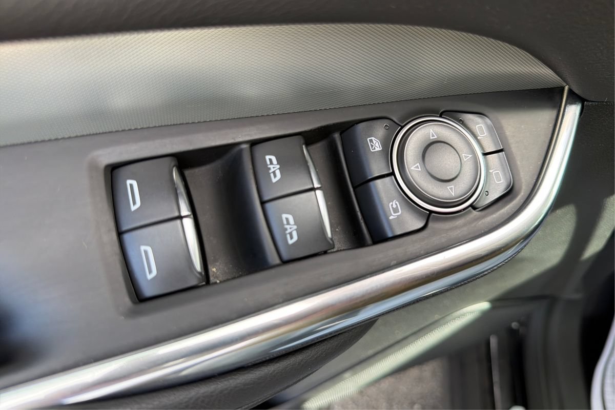 Used 2020 Cadillac XT4 Premium Luxury FWD image 38